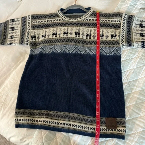 NWOT Alpaca Wool Sweater with Andean Llama Design Medium - Picture 12 of 16